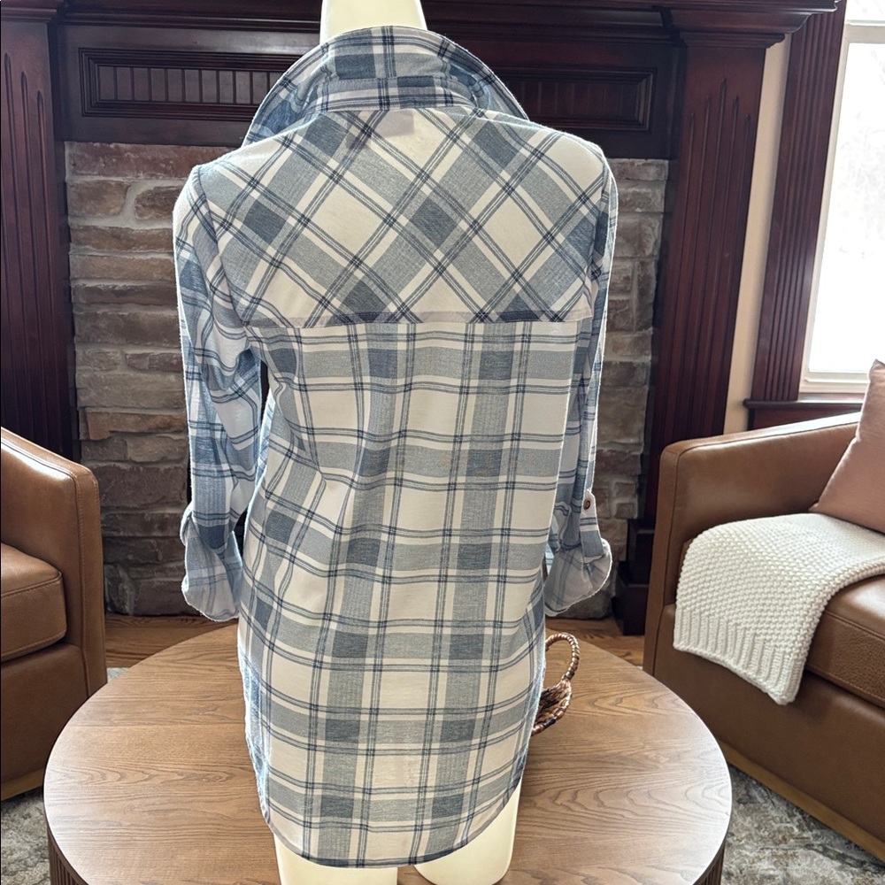 Day trip Blue and White Plaid Button-Up Shirt. Sz M - Picture 3 of 3